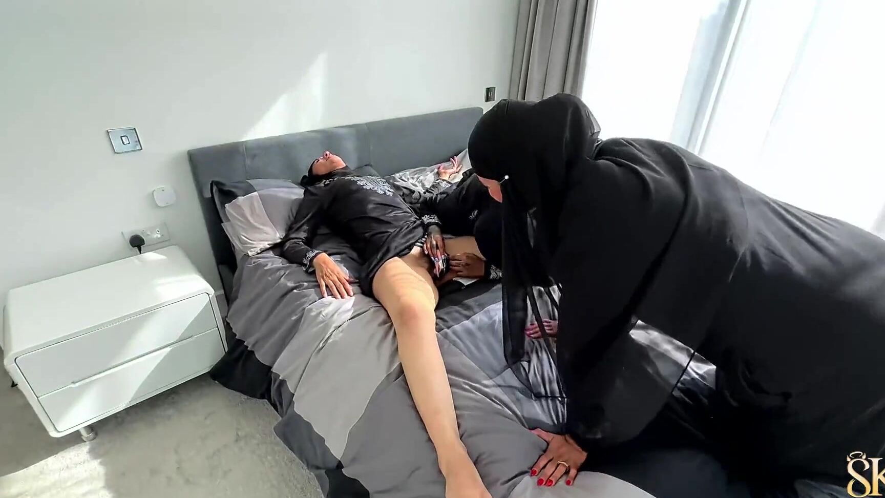 Saharaknitexxx Hijabi Auntie And The Naughty Nieces