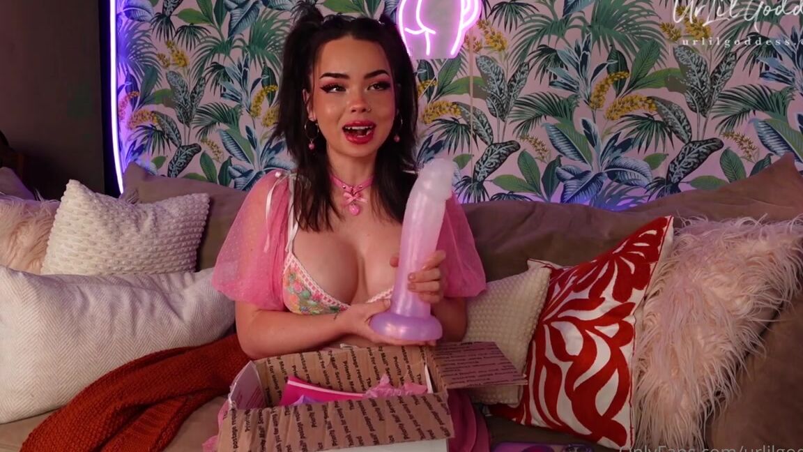 Goddess Wai Nicknamed Urlilgoddess 02 08 2024 Onlyfans Video I Got My Two New Toys In The