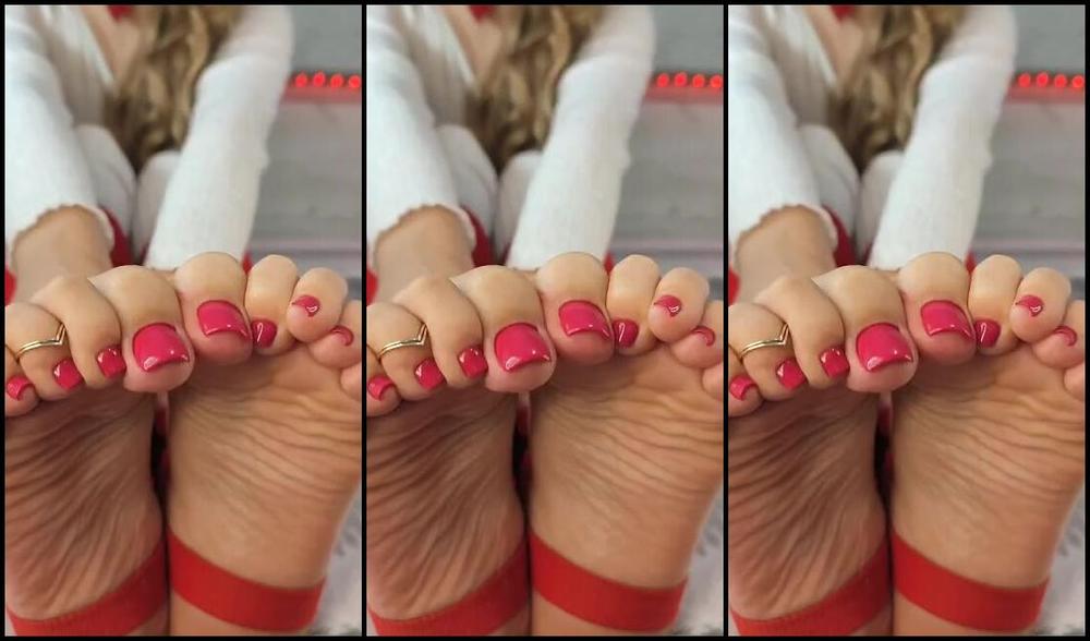 Miawildft Nicknamed Miawildft 09 14 2023 Onlyfans Video After Black I Had To Paint Them Cherry Red And Im So In Love With This