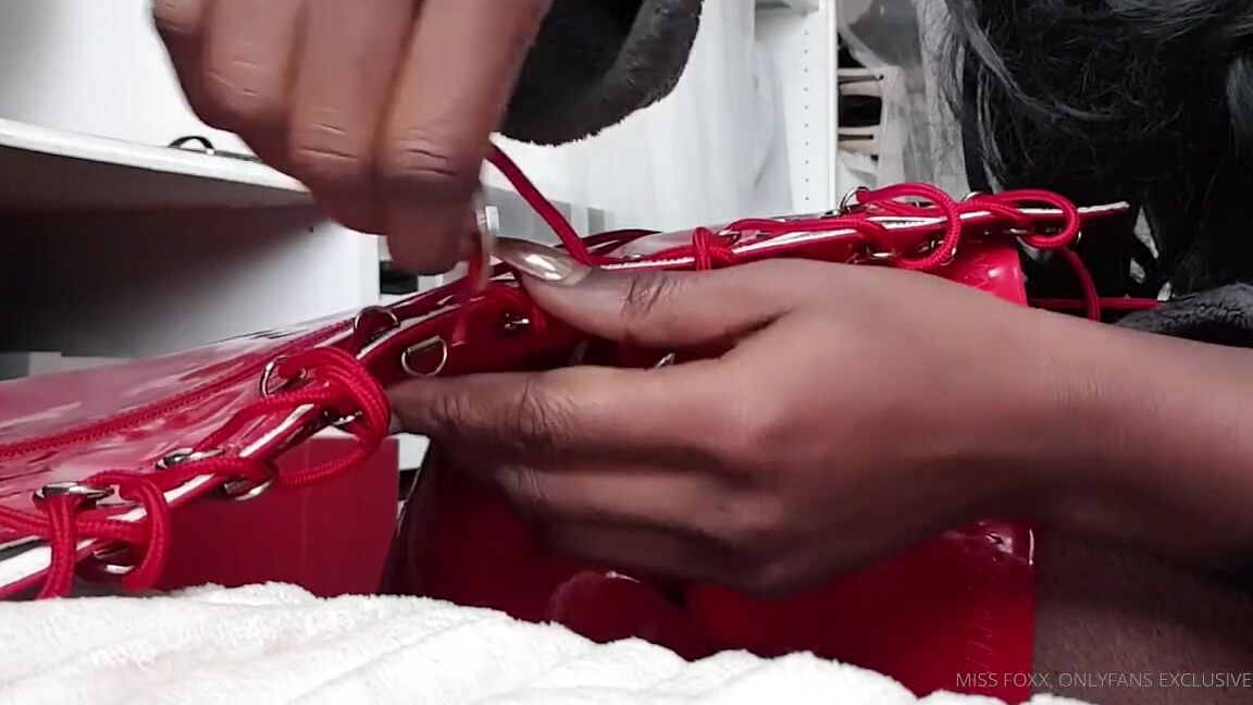 Miss Foxx Nicknamed Missfoxx 02 02 2020 Onlyfans Video Video Hands Up Who Wants To Be My Boot Boy Today