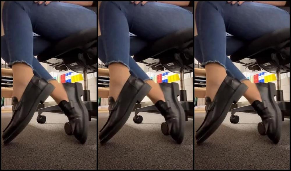 Lovely Sox Nicknamed Lovelysox 02 24 2025 Onlyfans Video Ja Das Gef Llt Dir Unter Meinem Schreibtisch Auf Der Arbeit Zu Liegen Und Meine F E Anzuschmachten