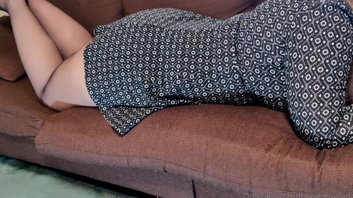 Thenylonwifediaries Nicknamed Thenylonwifediaries Onlyfans Enjoy The Tease As I Ignore You While Relaxing In My Seamless Pantyhose I Do Give