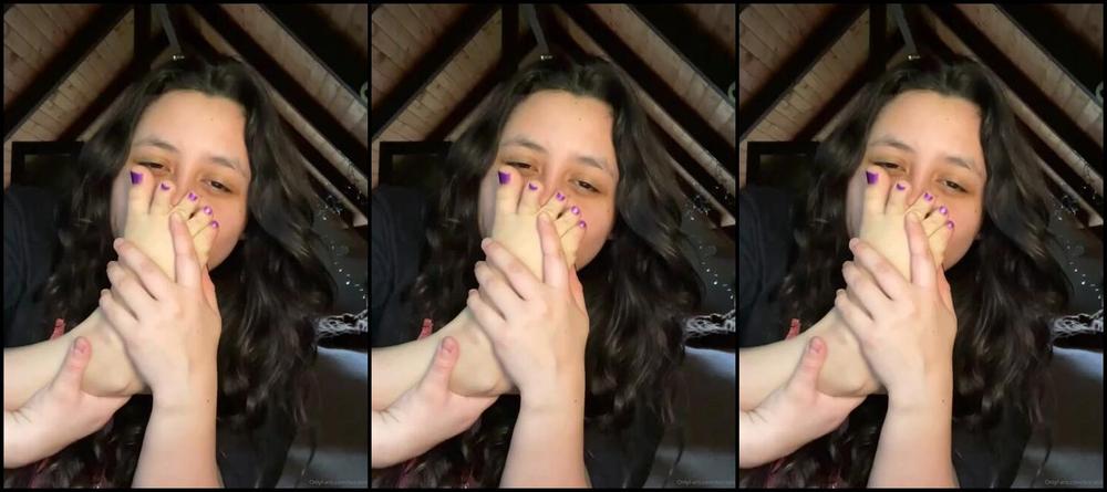 Koi Sols Nicknamed Koi Sols 05 19 2022 Onlyfans Video Taking Off My Thigh Highs And Smelling My Toes They Smell So Good Today