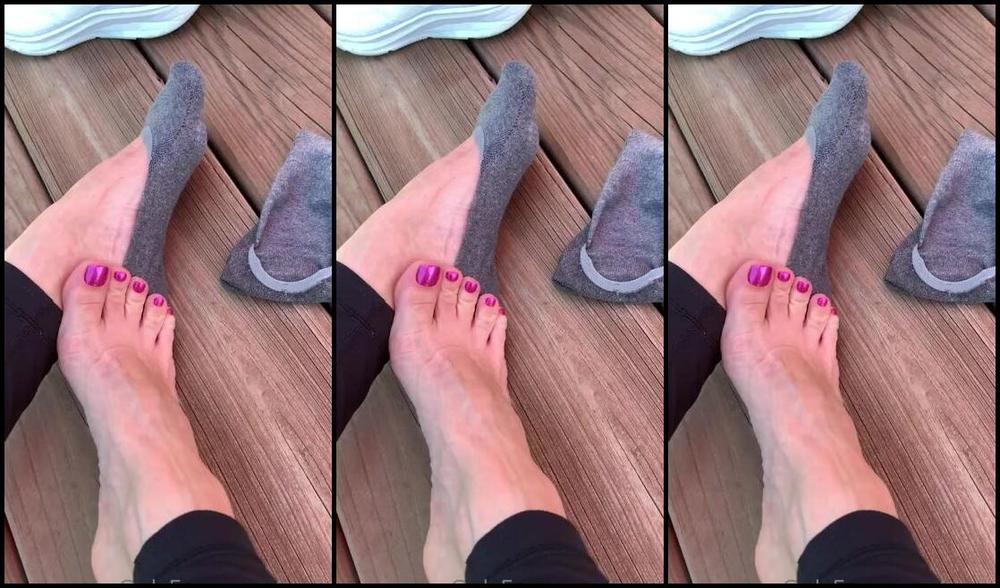 Toe Luxx Nicknamed Toeluxx 07 12 2020 Onlyfans Video Sweaty Shoe And Sock Removal F5E6