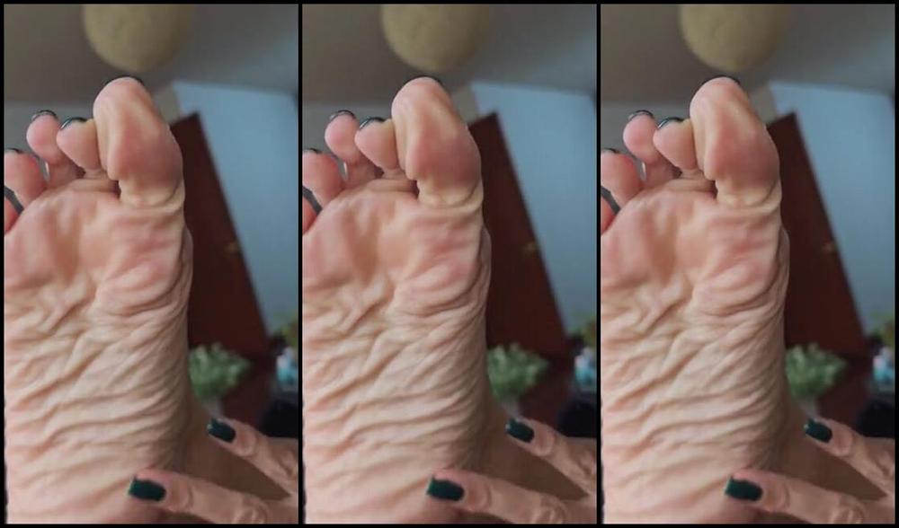 Feetcaro24 Nicknamed Feetcaro24 09 09 2023 Onlyfans Video Wrinkled Soles For You