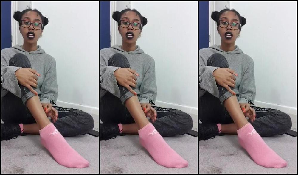 Ceceprincesstoes Nicknamed Cecesprincesstoes 10 19 2020 Onlyfans Video The Mysterious Goth Girl Is Curious About Your Foot Fetish