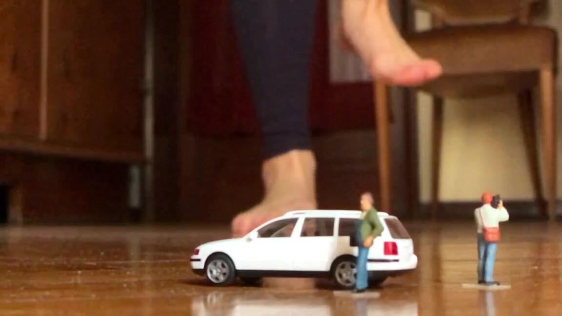 Giantess Elixs Nicknamed Giantesselixs 10 21 2021 Onlyfans Video These Guys Filmed Me While I Was Undressing