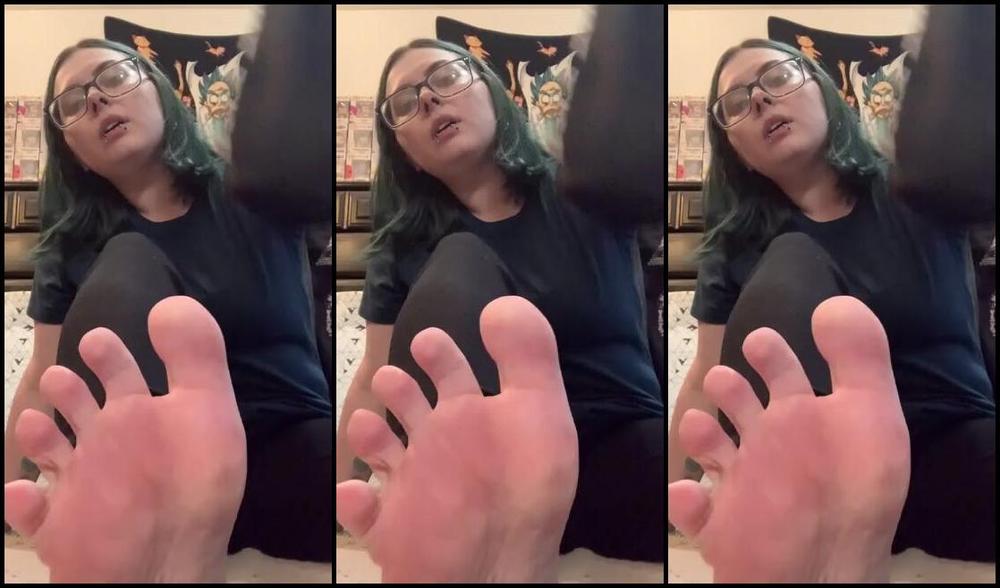 Marci Toes Nicknamed Marcitoes23 11 05 2024 Onlyfans Video Talking About My Stinky Damp Socks While Taking Them Off Amp Bonus Sweaty Armpits And Boobs