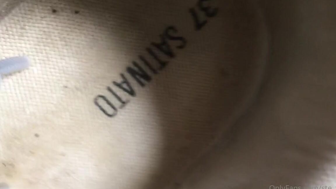 Ste Feet Nicknamed Ste Feet Onlyfans Tnis Sem Meia Veias Saltadas Sola Quentinha Vermelha E Com Aquele Cheirinho Gostoso De Pezinho Suado