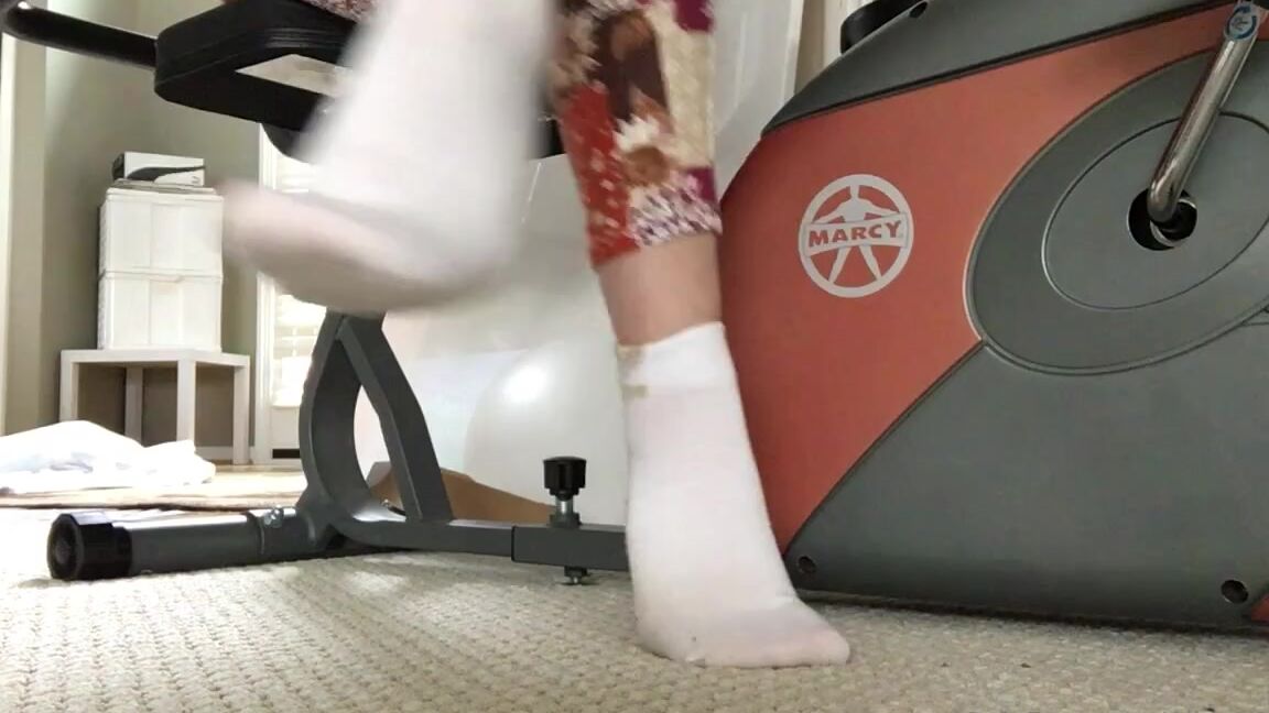 Alice Is More Nicknamed Aliceismore 09 13 2023 Onlyfans Video Quickly Removing My White Socks In Front Of You