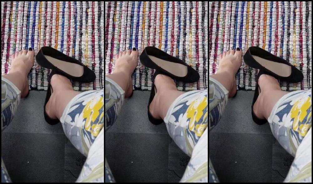 Tinyfairyfeet Nicknamed Tinyfairyfeet 08 23 2023 Onlyfans Video Good Morning Darling Heres A Quick Shoeplay While Im In A Meeting