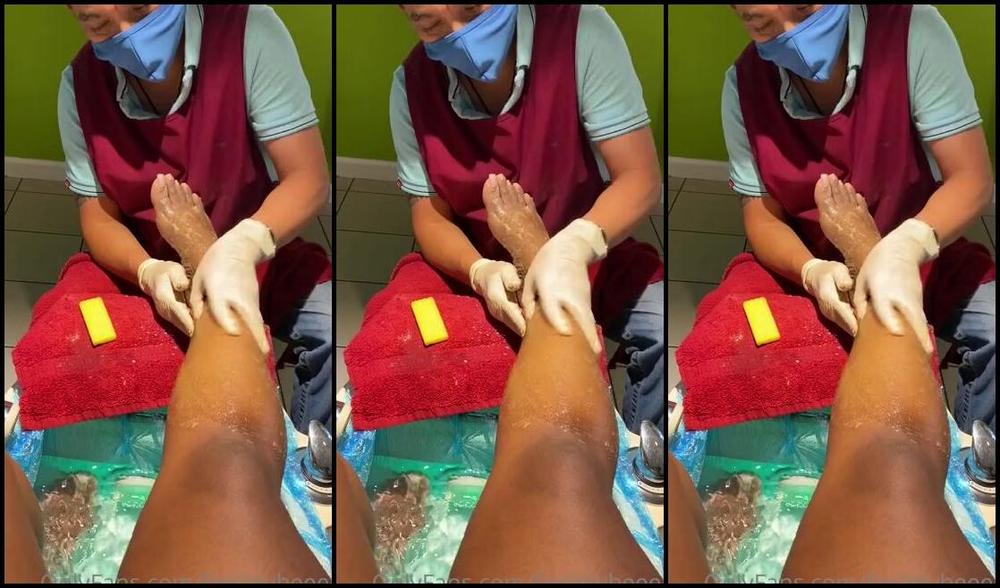 Goddess Smokey Nicknamed Goddesssmokeyyy Onlyfans He Put Me To Sleep Massaging My Feet And Legs With Sugar Scrub 1