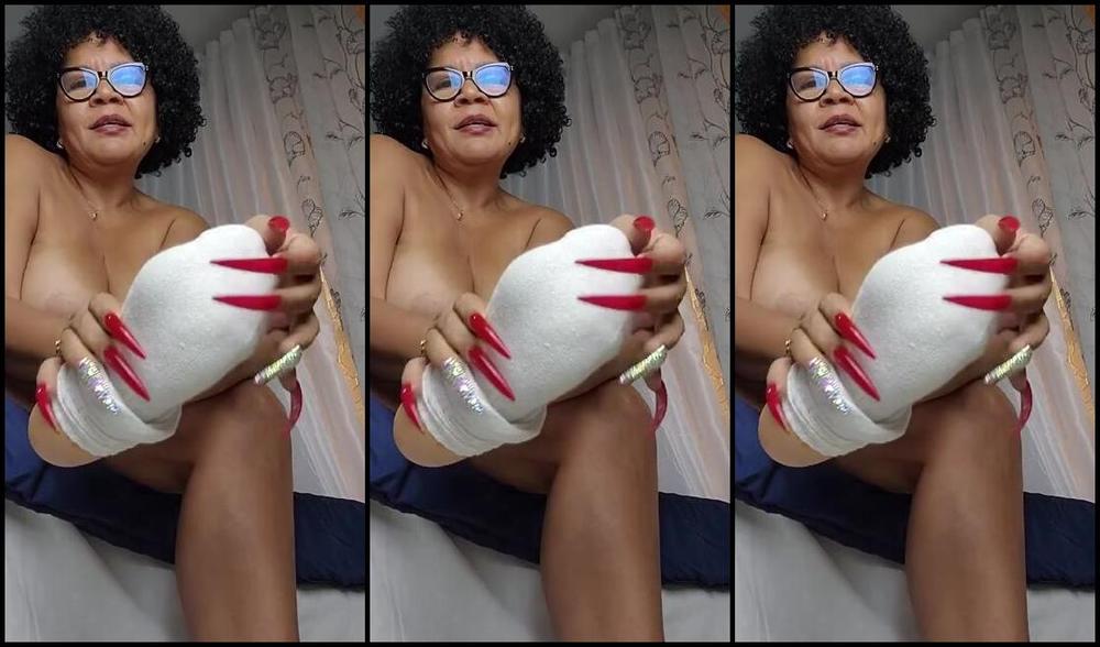 Meryann Nicknamed Solesqueenrd 11 24 2024 Onlyfans Video Do You Want To Help Me To Remove My Converse And Smell And Taste Those Delicious