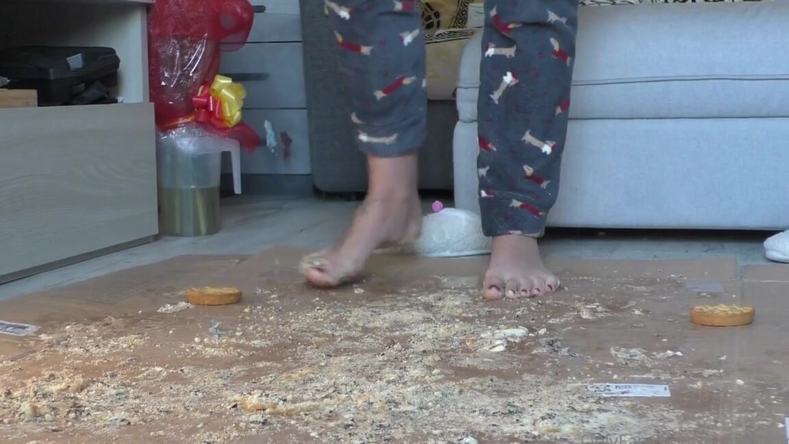 Italian Girlfriend Nicknamed Italiangirlfriend 07 14 2022 Onlyfans Video Do You Want To Lick Them Out Of My Feet