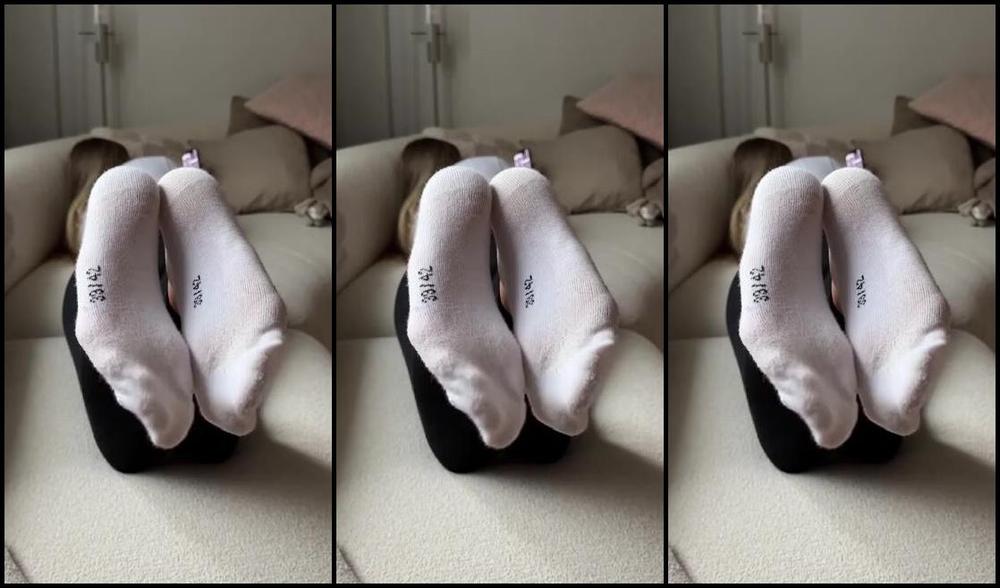 Letty Blondie Nicknamed Yourbest Blondie 07 25 2025 Onlyfans Video Just Me Completely Relaxed On The Couch Scrolling On My Phone And Totally Ignoring You