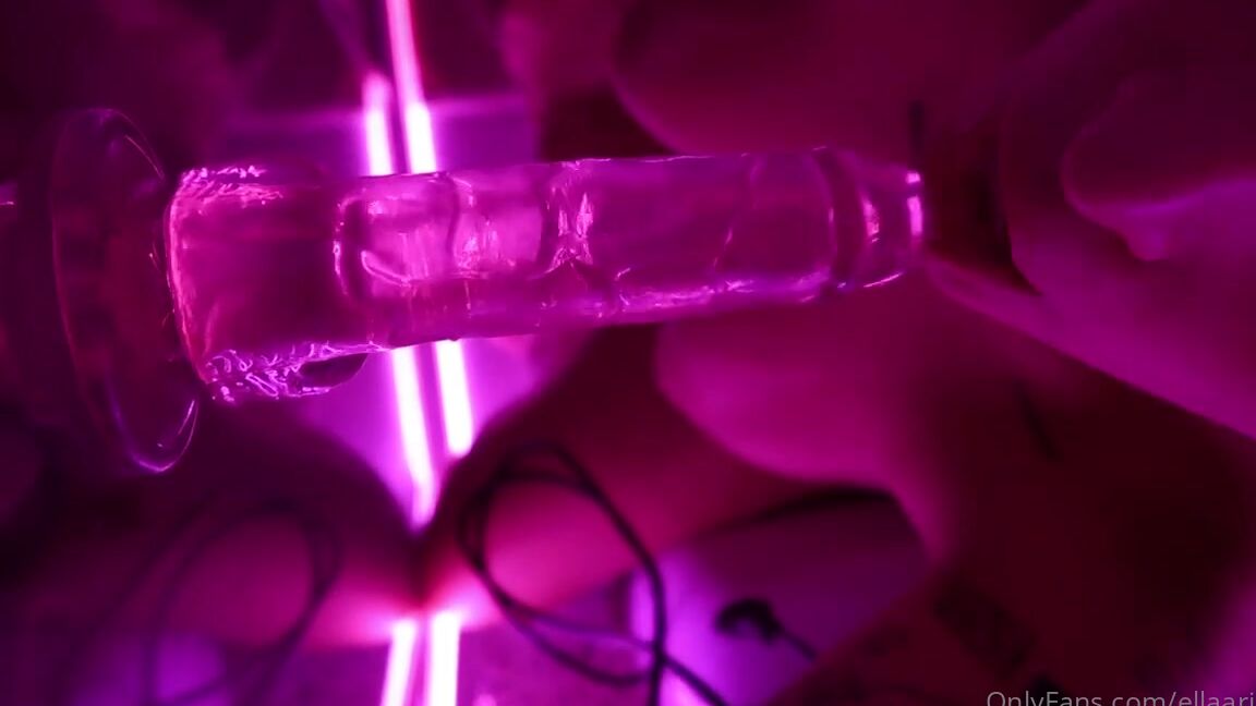 Ellaarievilo Nicknamed Ellaarievilo 01 30 2023 Onlyfans Video Comprei Pra Ser So Um Item De Decoracao Do Banheiro Mas Eu Nao Resisti E Cai