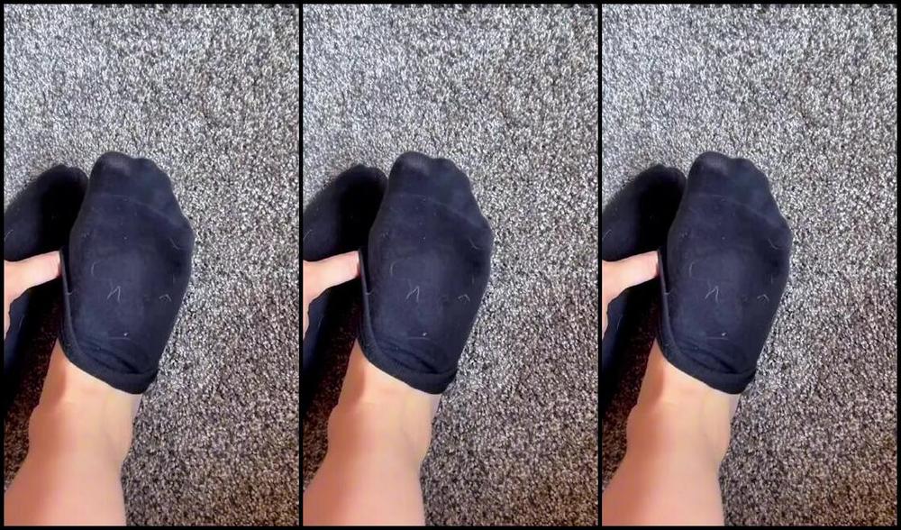 Averywithtoes Nicknamed Averywithtoes Onlyfans Fresh From This Morning With My New Purple Pedicure Removing My Sweaty Gym Socks After A Workou