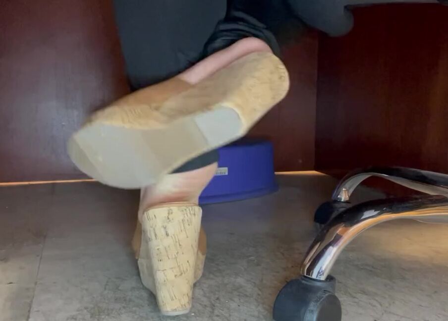 Fattyfeet420 Nicknamed Fattyfeet420 01 26 2023 Onlyfans Video Brown Wedges From Behind