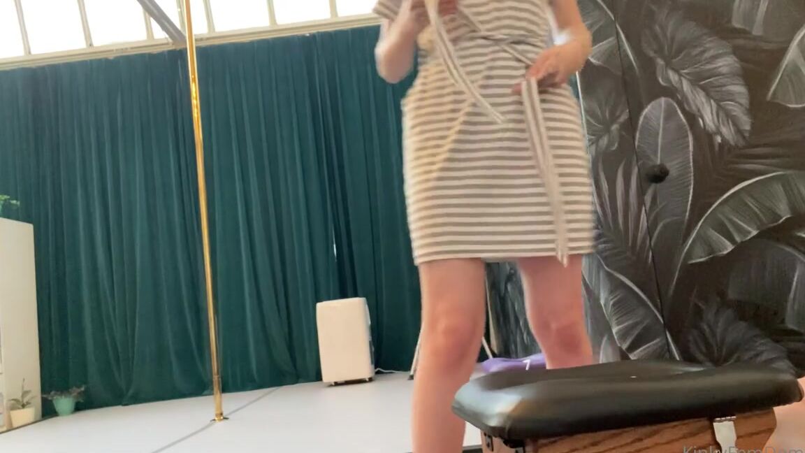 Miss Adah Vonn Nicknamed Topdomme Onlyfans Video Practicing Our Facesitting Class For Domcon La Kinky Rose