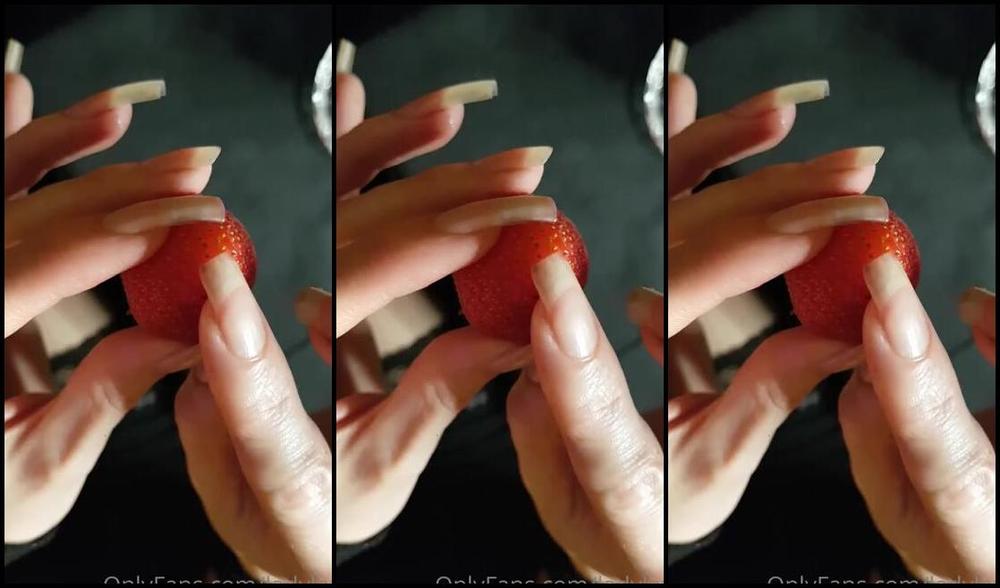 Lady Left Nicknamed Ladyleft 10 02 2020 Onlyfans Video Happy Fruity Friday Lovelies