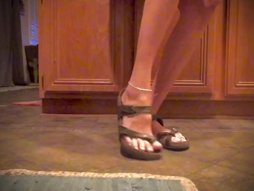 Gia Hottest Nicknamed Giaglows Onlyfans 02 28 2023 I Love Birkenstocks I Own 10 Or So Pair Maybe I Ll Do A Try On For