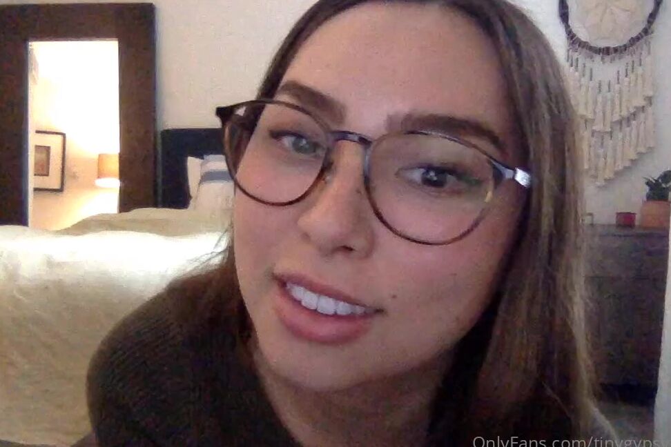 Tiny Gypsy Nicknamed Tinygypsyfeet 12 11 2021 Onlyfans Video Love Being Candid With You Guys 1 J13W