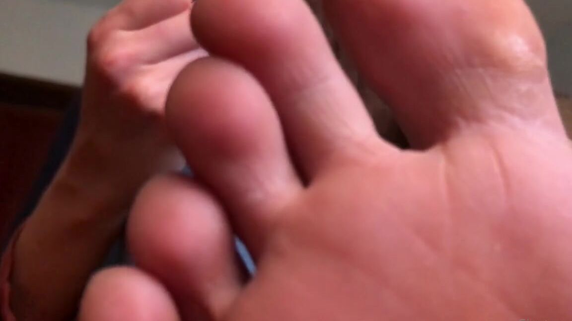 Giantess Elixs Nicknamed Giantesselixs 12 01 2021 Onlyfans Video A Close Up Of My Giant Toes
