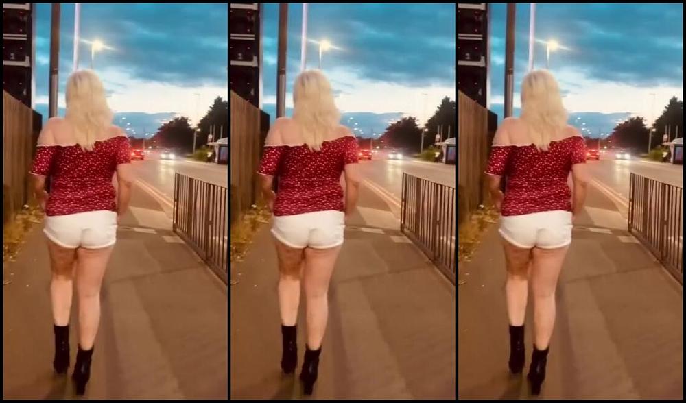 Torryy Nicknamed Torryy Onlyfans Follow Me For A Walk And A Smoke