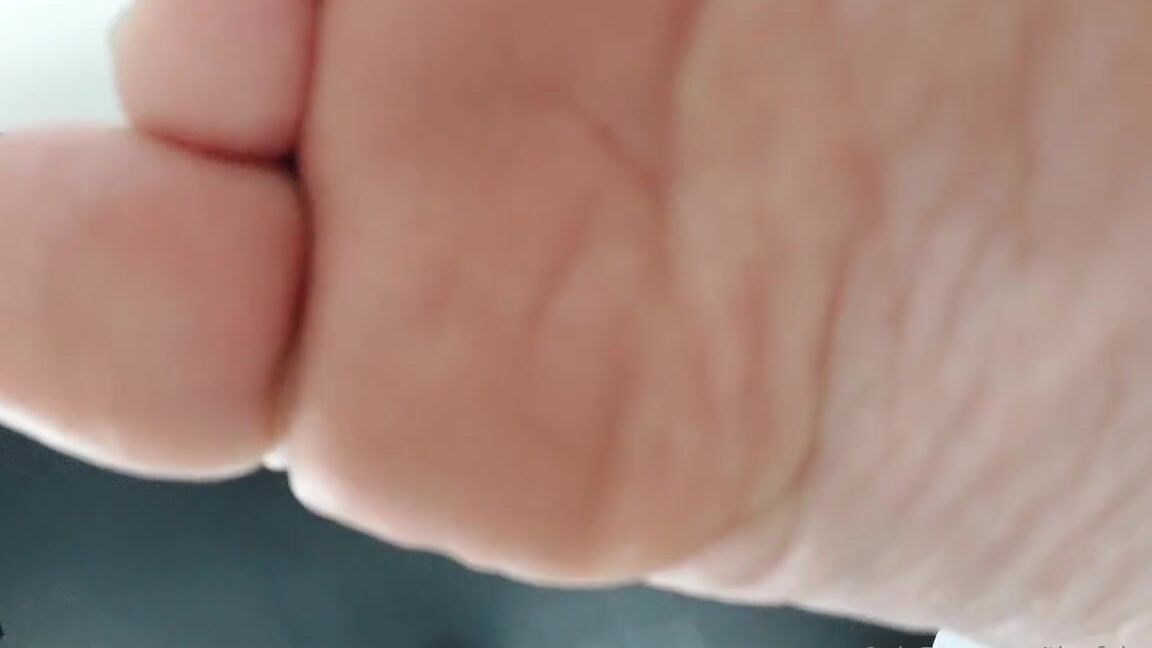 Tinyfairyfeet Nicknamed Tinyfairyfeet 04 16 2023 Onlyfans Video If You Get Underneath My Feet I Might Have To Squash You Like A Bug