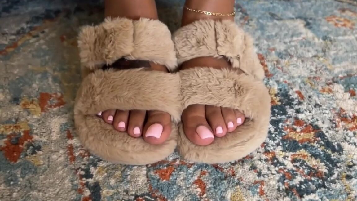 Aminah Feetz Nicknamed Aminahfeet Onlyfans Cum On My Slippers Bae