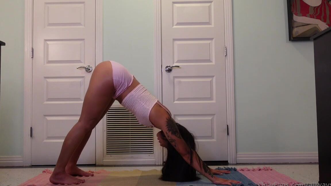 Winnievip Nicknamed Winniesworldd 09 16 2024 Onlyfans Video Evening Yoga