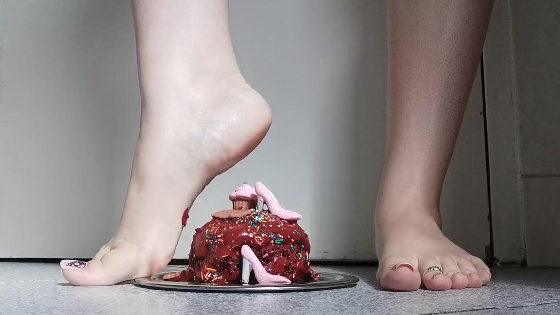 Goddess Trinity Nicknamed Queenofred 05 05 2020 Onlyfans Video This Ones For The Stomping Cake Squishing Fans