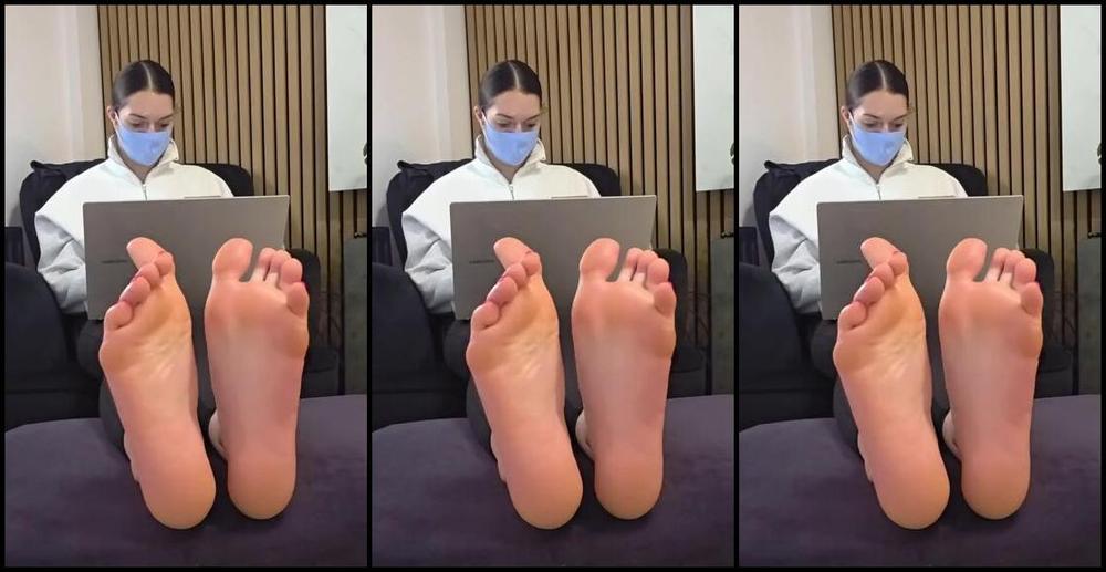 Morgans Soles Nicknamed Morganssoles15 08 21 2025 Onlyfans Video Ignoring You And Posing My Slippers Soft Soles