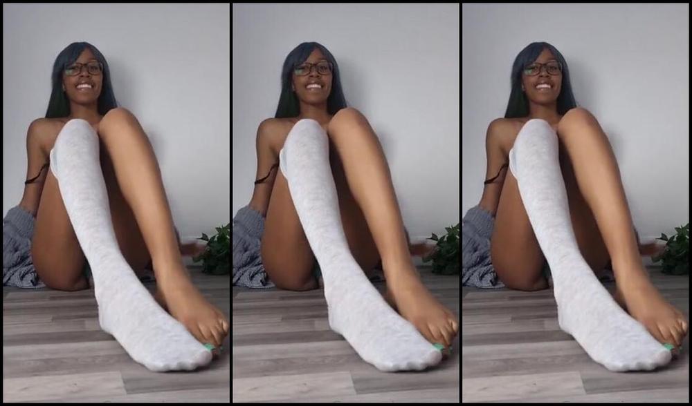 Ceceprincesstoes Nicknamed Cecesprincesstoes 05 06 2023 Onlyfans Video Let Me Tease You With My Long Socks And Slippers I Want To Give You An
