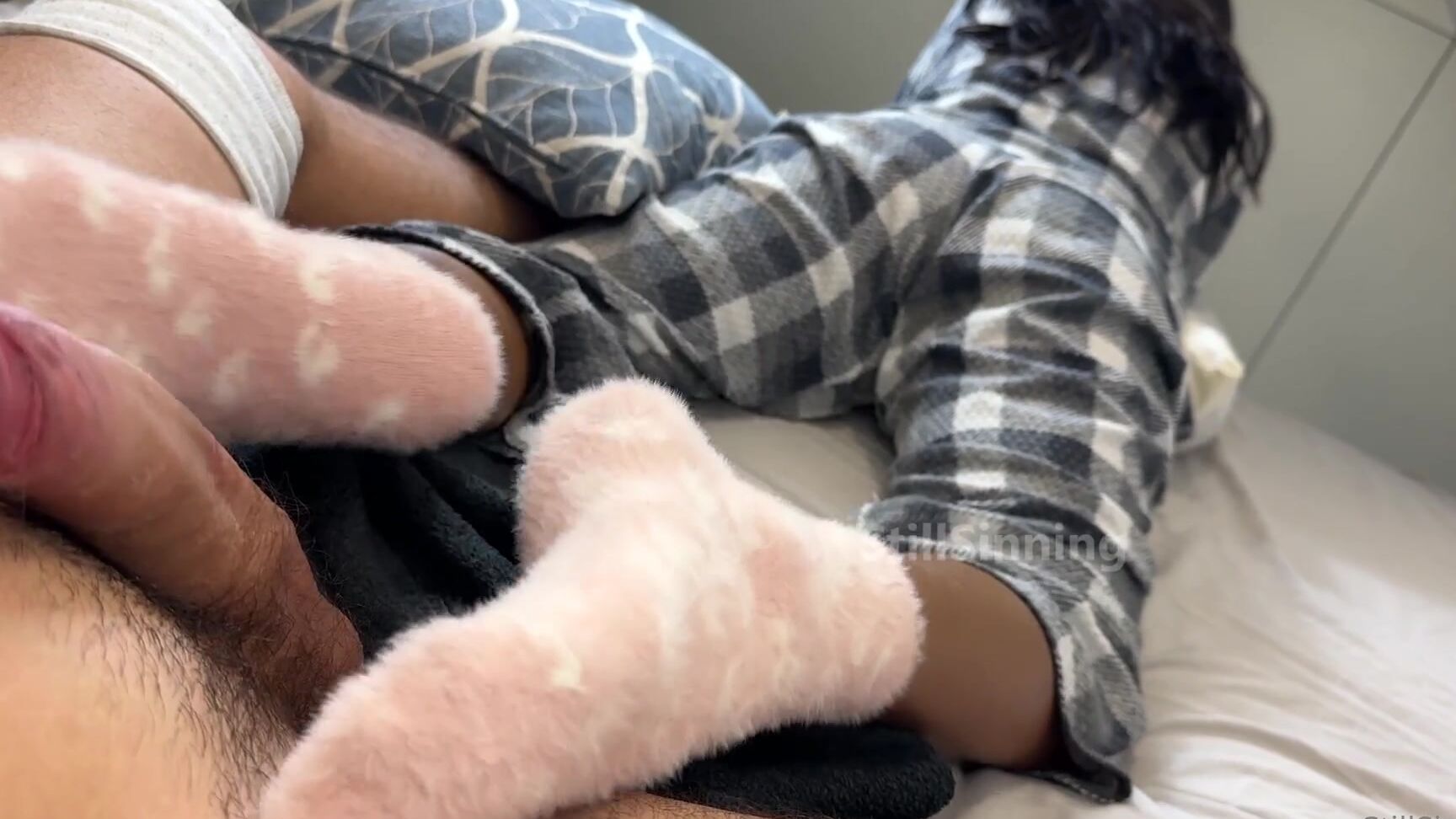 Isabela Stillsinning Nicknamed Stillsinning 02 02 2025 Onlyfans Video A Little Bit Of Bedtime Fuzzy Sockjob Fun