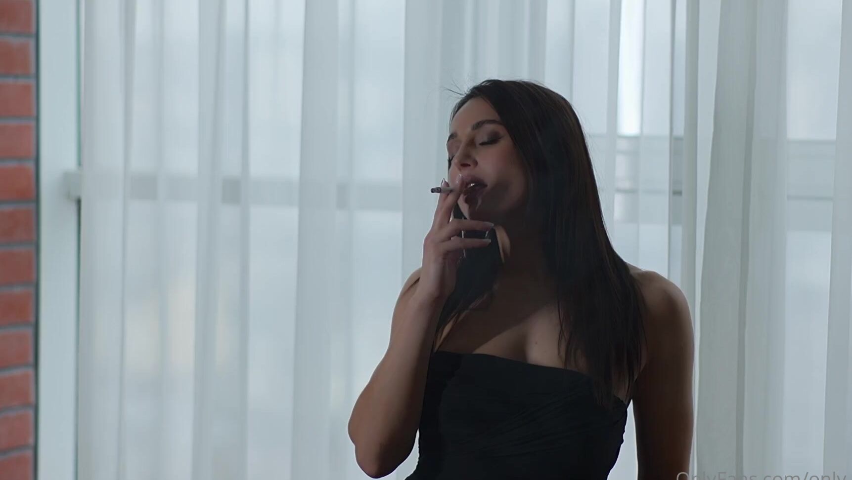 Only Yana Nicknamed Only Yana 03 08 2025 Onlyfans Video I Have A Few Minutes To Smoke