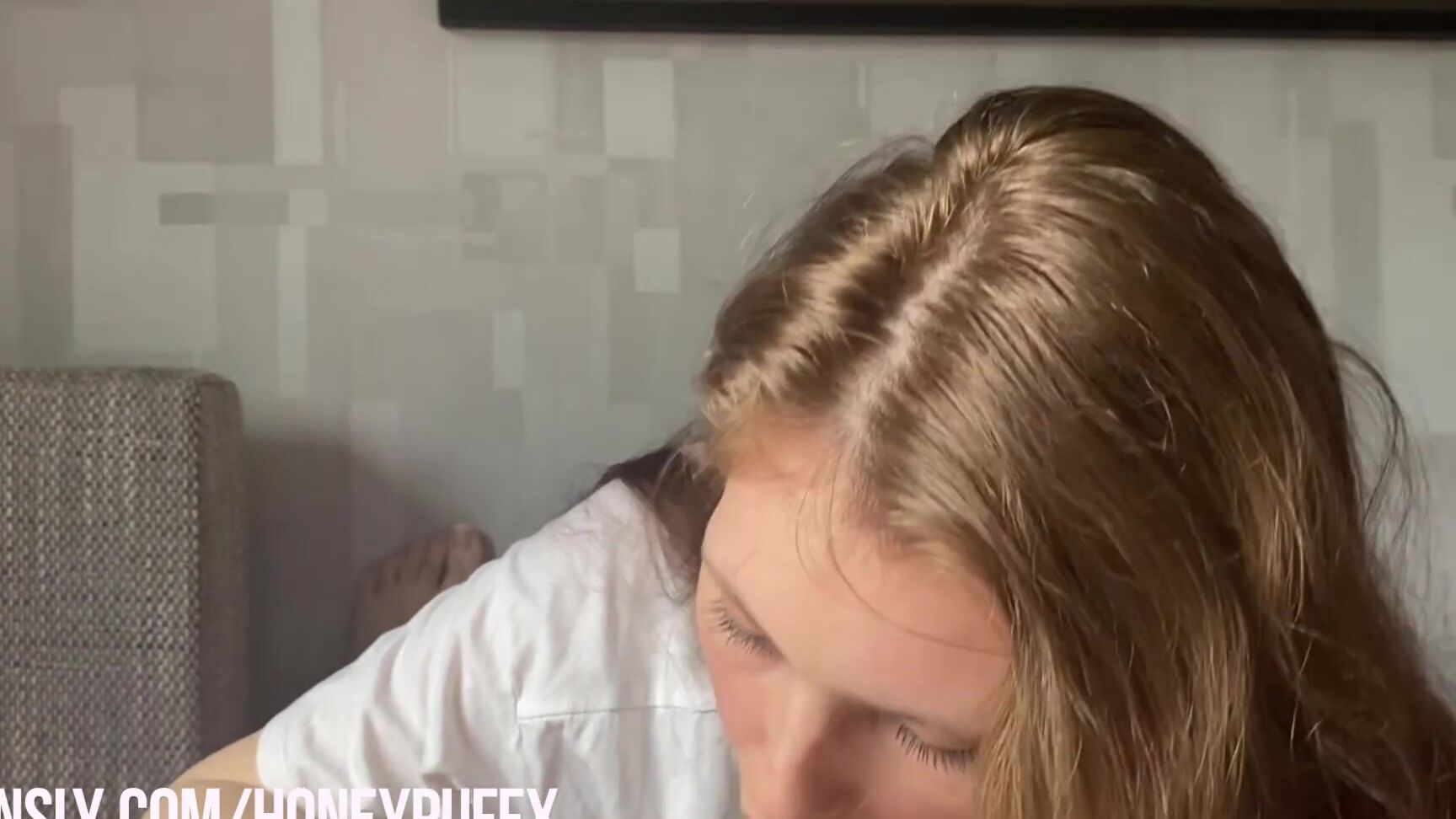 Honeypuffx Милая 18 Летняя Сводная Сестра Меня Удивляет