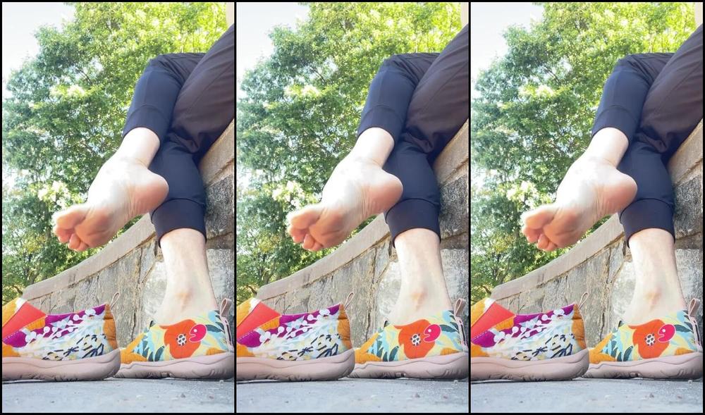 Kittys Pretty Feet Nicknamed Kittys Sweet Feet 10 12 2024 Onlyfans Video A Little Shoe Play On A Sunday