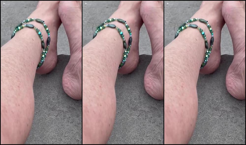 Kittys Pretty Feet Nicknamed Kittys Sweet Feet 04 18 2023 Onlyfans Video I Made These Cute Ankle Bracelets The Other Day