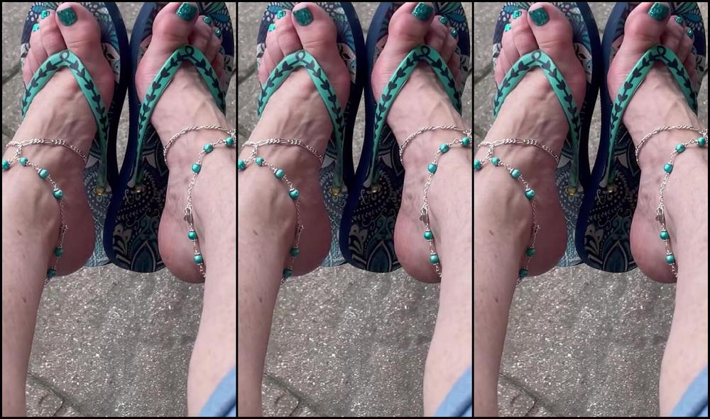 Kittys Pretty Feet Nicknamed Kittys Sweet Feet 06 28 2023 Onlyfans Video Just Got A A Fun Package From My Friend La Little Dancer Feet