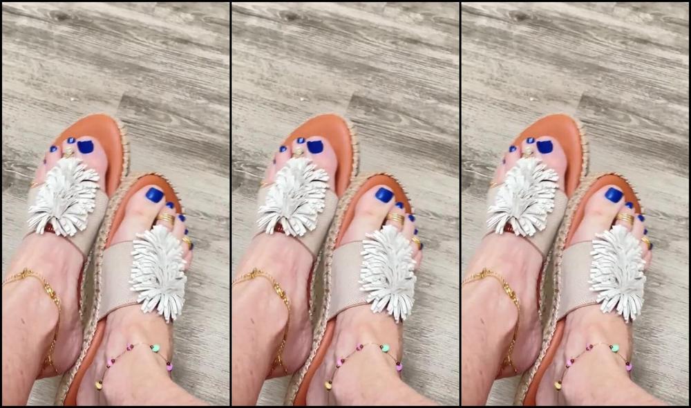 Kittys Pretty Feet Nicknamed Kittys Sweet Feet 07 02 2024 Onlyfans Video Filming An Hoping The Door For Open