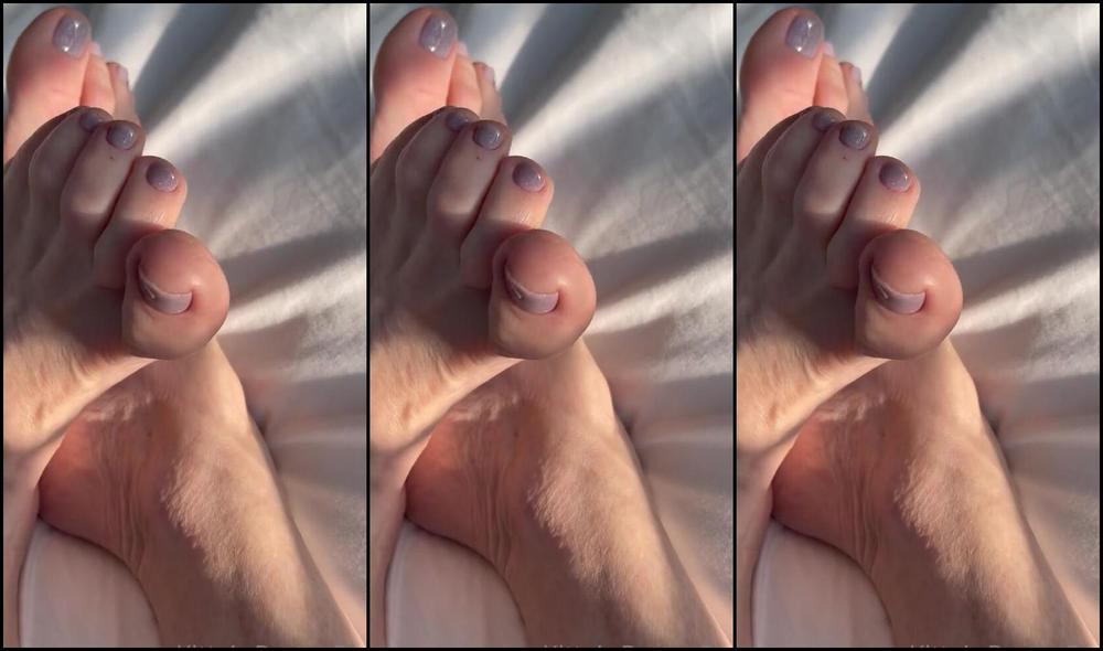 Kittys Pretty Feet Nicknamed Kittys Sweet Feet 02 28 2023 Onlyfans Video I Think This Color Will Look Really Nice With Foot Jewelry