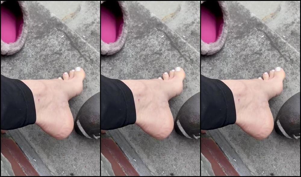 Kittys Pretty Feet Nicknamed Kittys Sweet Feet 02 11 2024 Onlyfans Video Its Super Bowl Sunday Here In The States