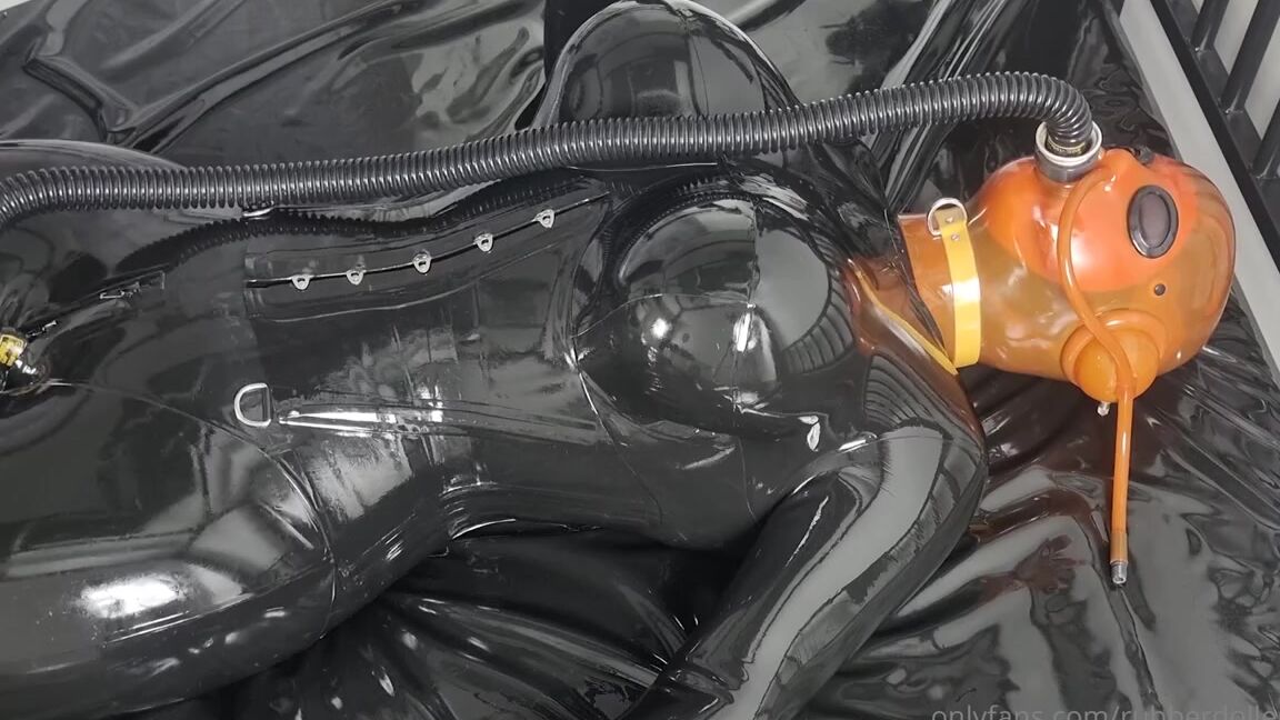 Emma Lee Nicknamed Rubberdollemma 11 24 2023 Onlyfans Video Hello My Lovely Rubberists Im Having Preps Today For Going Live Tonight And Having A