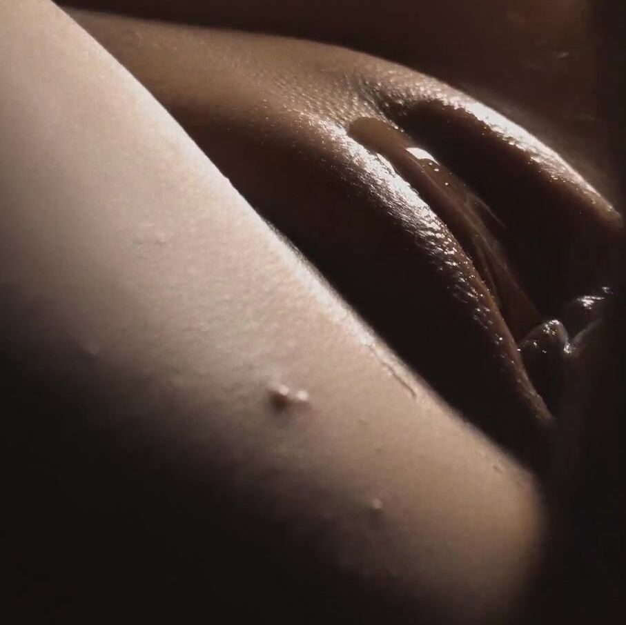 69Win69 Киска С Половыми Губами Похожими На Лепестки Цветов Наполнена Спермой Внутри И Снаружи