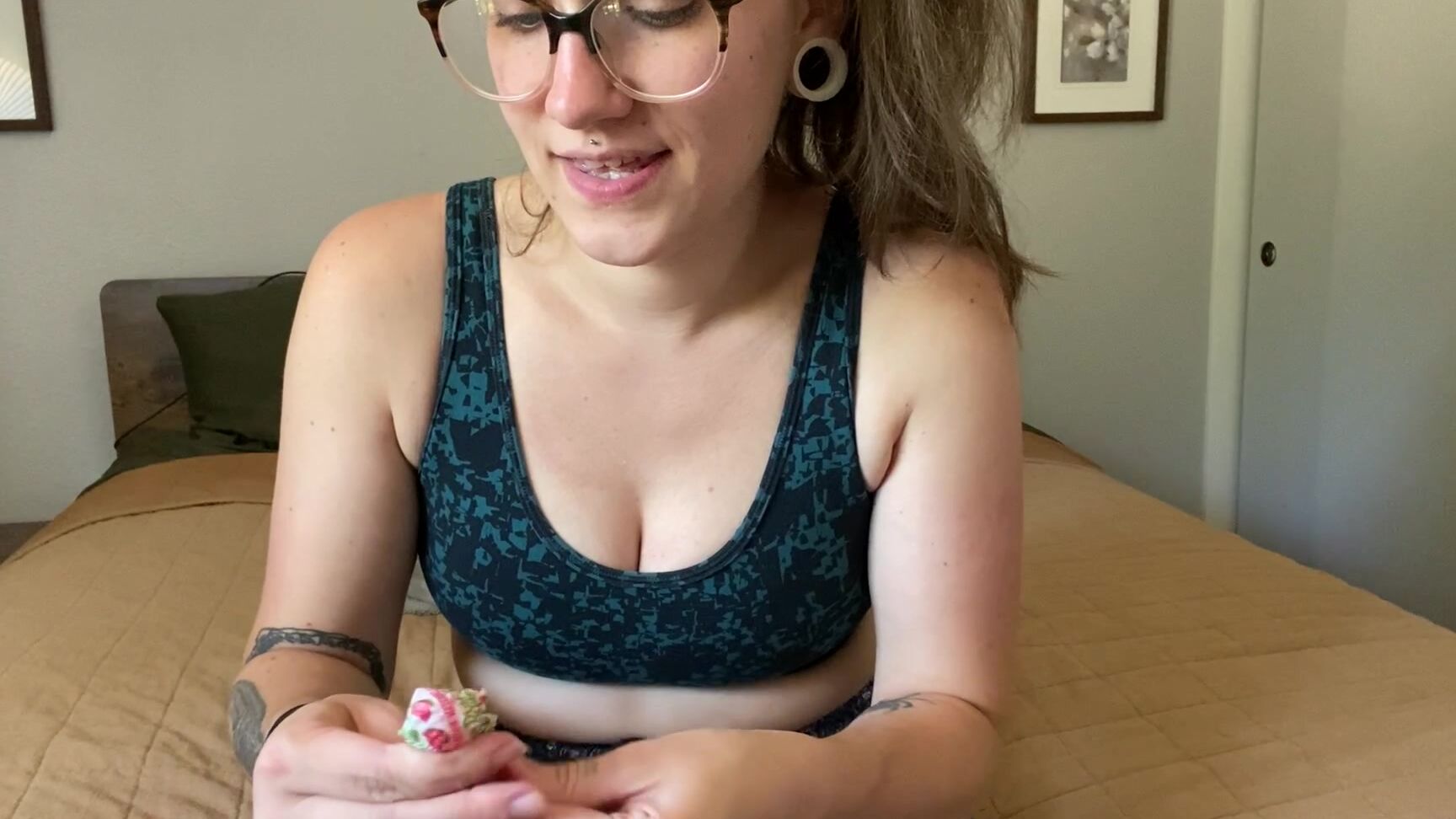 "divinebabe" hairy bush, lollipop lickers, small tits, tattoos Sucker order Manyvids