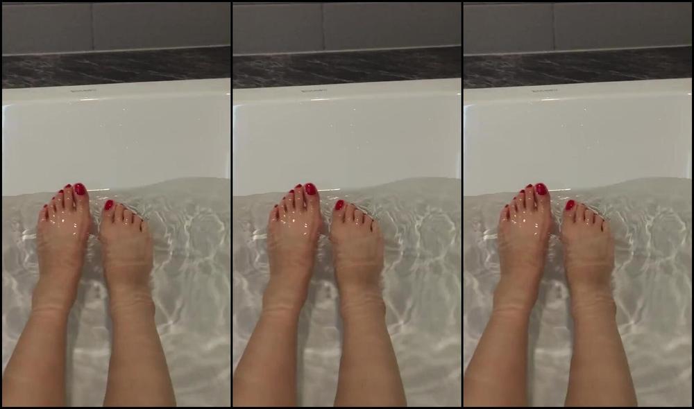 Aiko Worshipaiko Nicknamed Worshipaiko 12 19 2024 Onlyfans Video First You Clean My Feet After That You Take The Water In To A Bottle To