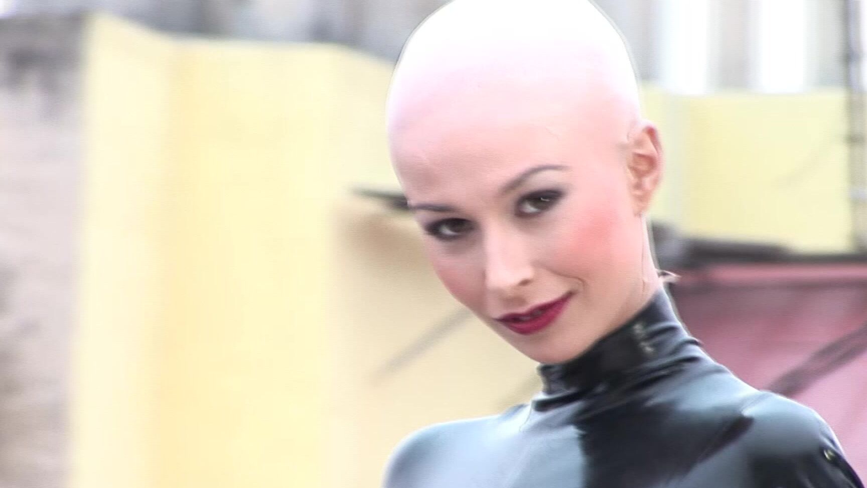 bald head latex doll in public December 16, 2018 Manyvids