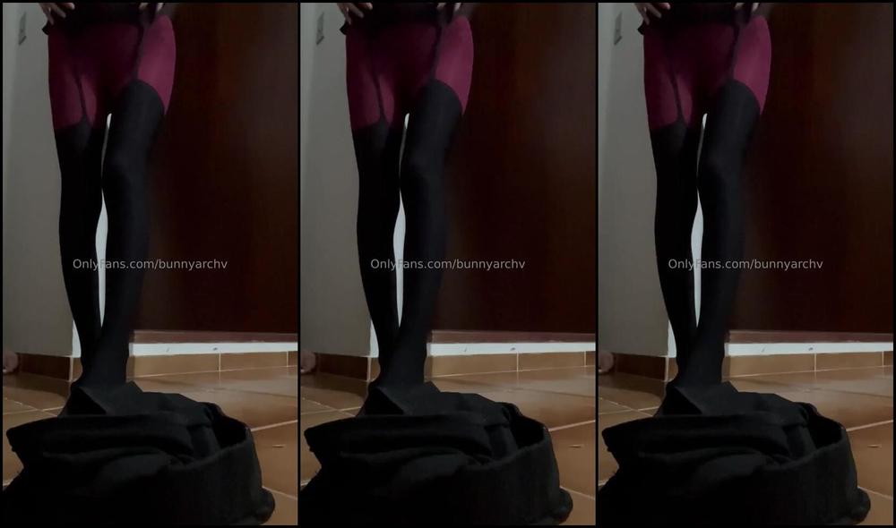 Cassie Bunnyarchv Nicknamed Bunnyarchv 06 01 2025 Onlyfans Video Arrived Home Late And Tired I Wish You Could Take These Off For Me Followed By