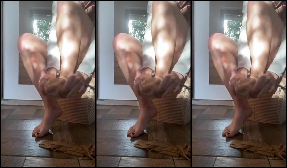 Harisnyas Csaj Nicknamed Harisnyas Csaj 02 25 2025 Onlyfans Video Dear Diary Lets Spend A Day Together Follow Me As L Run Some Errands In Tan